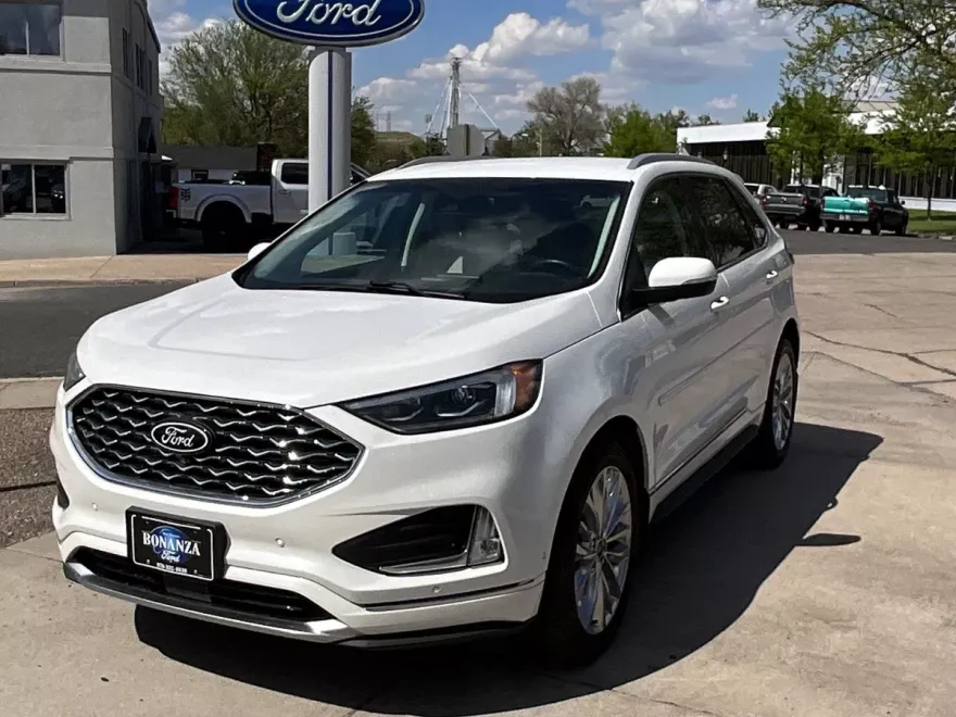 2022 Ford Edge Titanium photo 1
