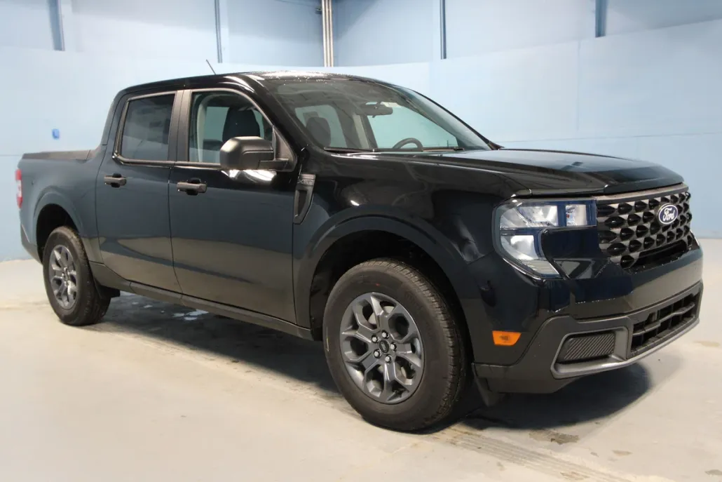 2025 Ford Maverick XLT photo 1
