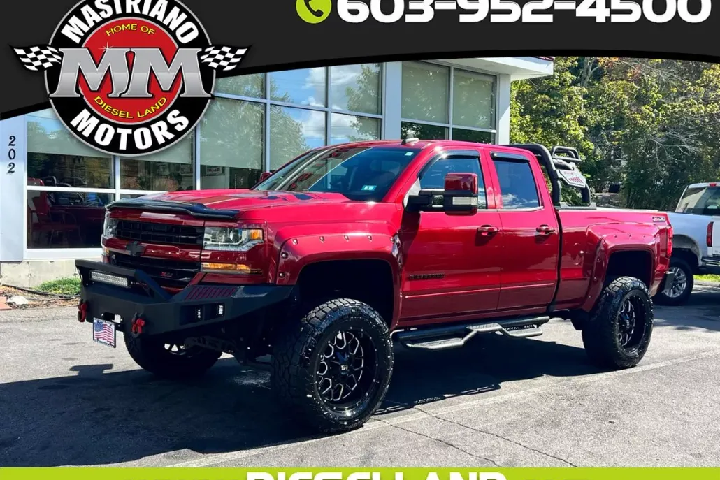2018 Chevrolet Silverado LT photo 1