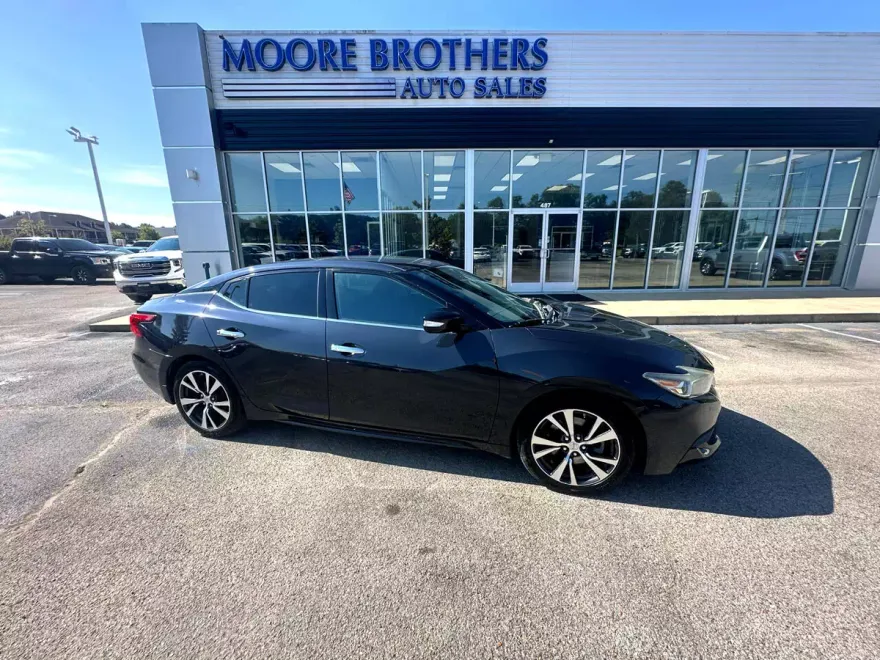 2017 Nissan Maxima SV photo 1