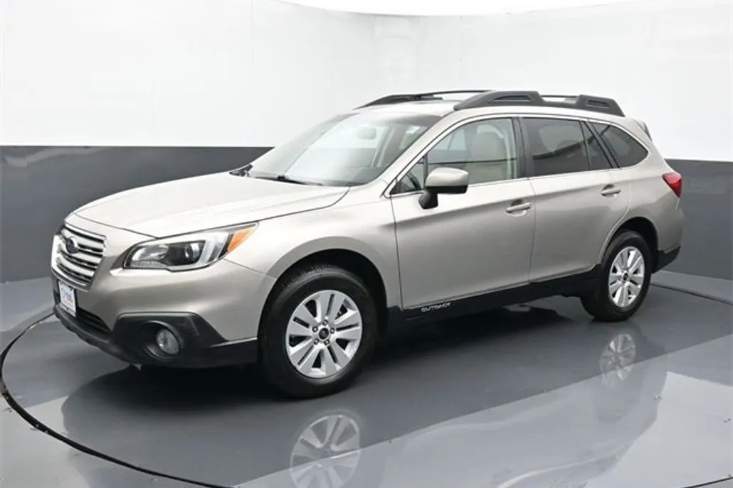 2017 Subaru Outback 2.5i Premium photo 1