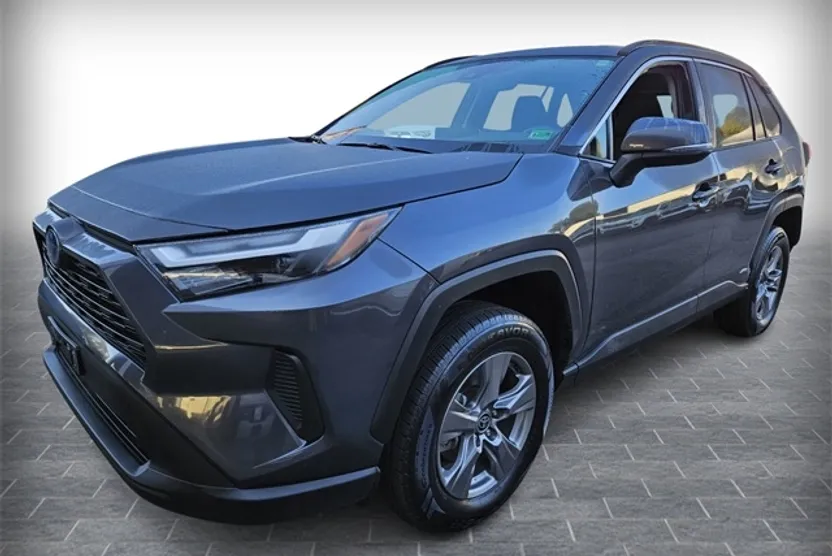 2024 Toyota RAV4 Hybrid XLE photo 1