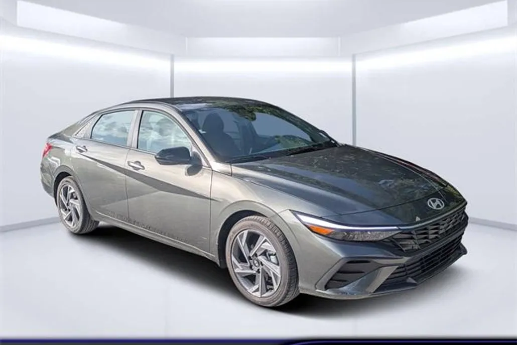 2025 Hyundai Elantra SEL Sport photo 1