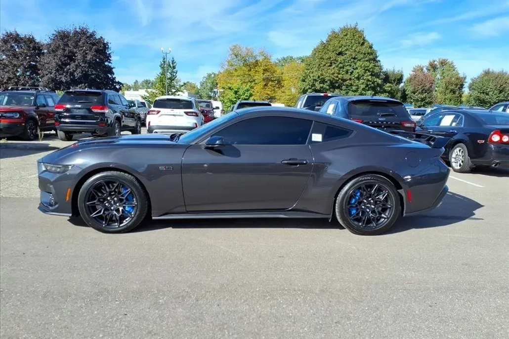 2024 Ford Mustang GT photo 1