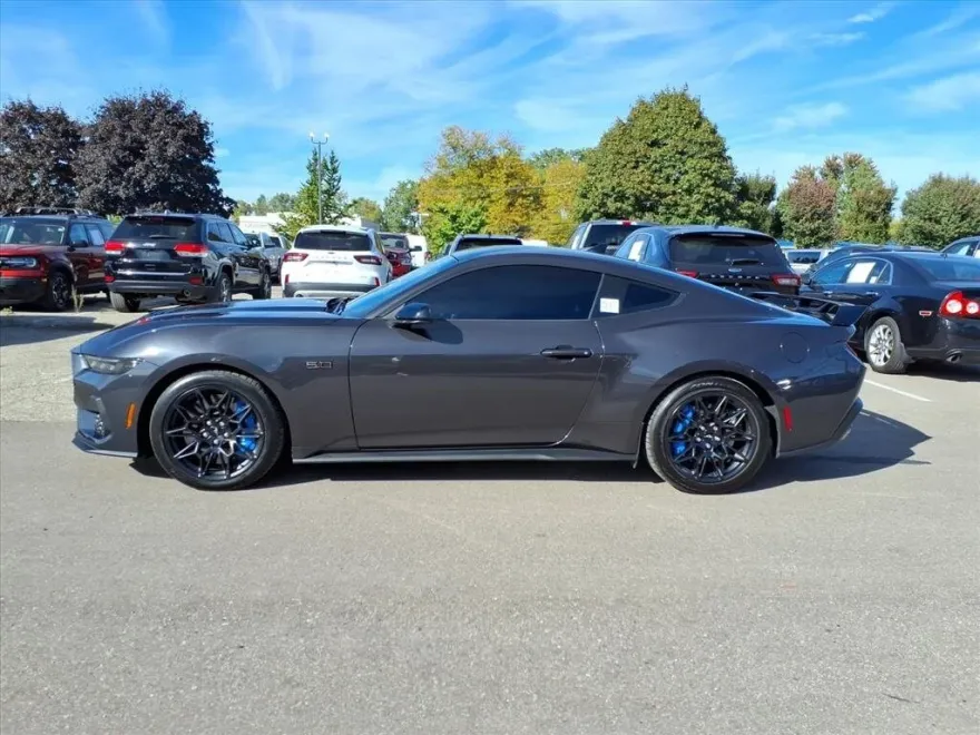 2024 Ford Mustang GT photo 1