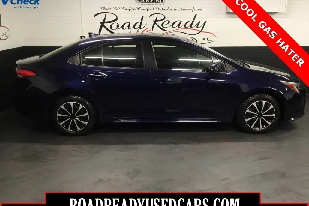 2021 Toyota Corolla LE photo 1