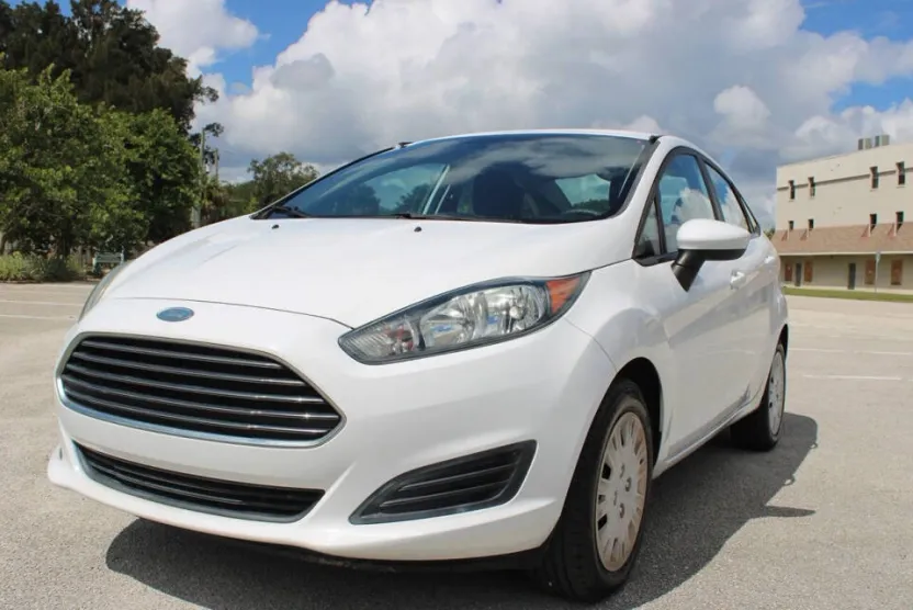 2016 Ford Fiesta S photo 1