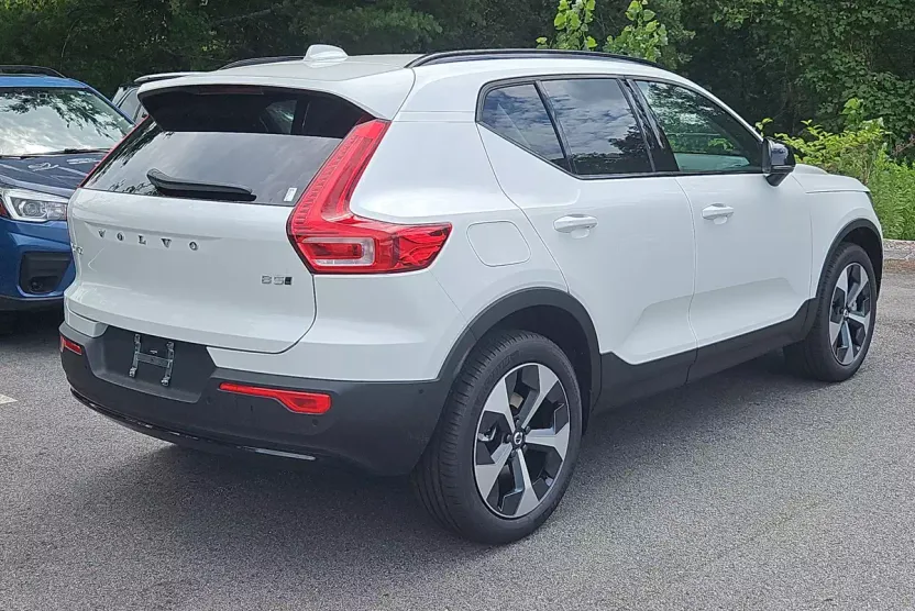 2026 Volvo XC40 Plus photo 1