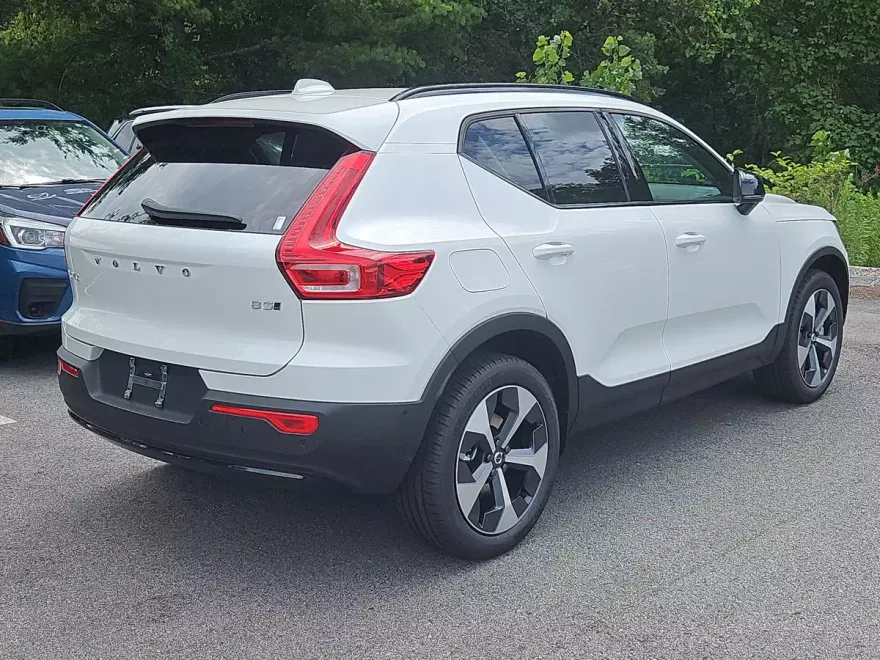 2026 Volvo XC40 Plus photo 1