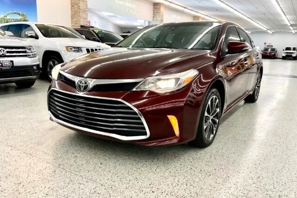 2018 Toyota Avalon XLE photo 1