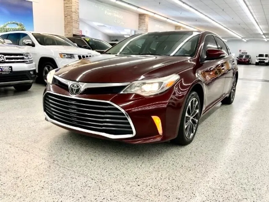 2018 Toyota Avalon XLE photo 1
