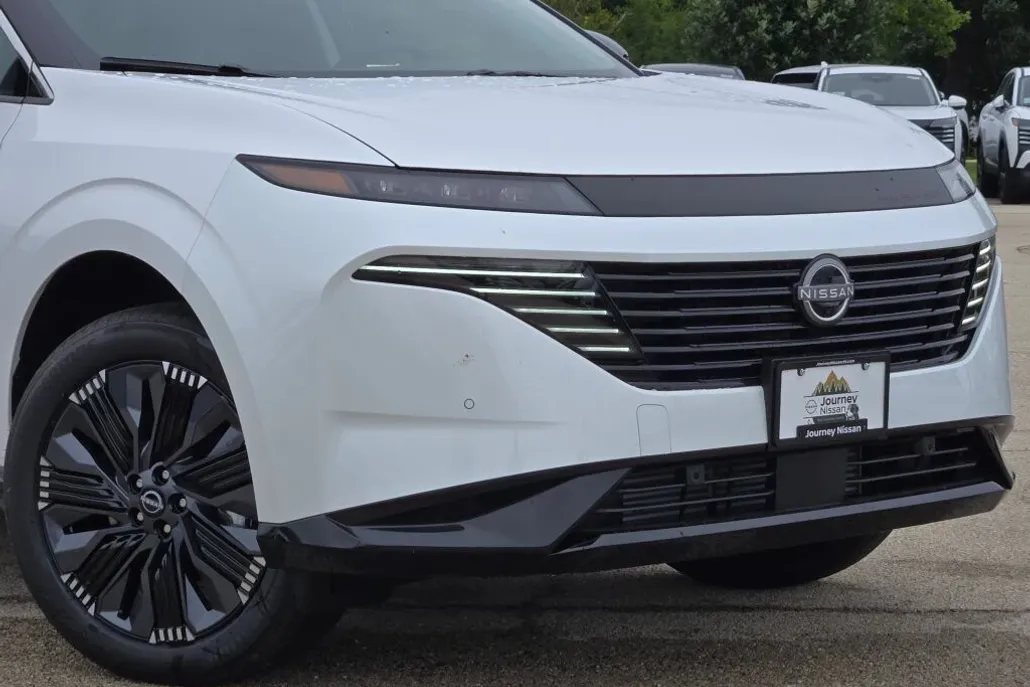 2025 Nissan Murano Platinum photo 1