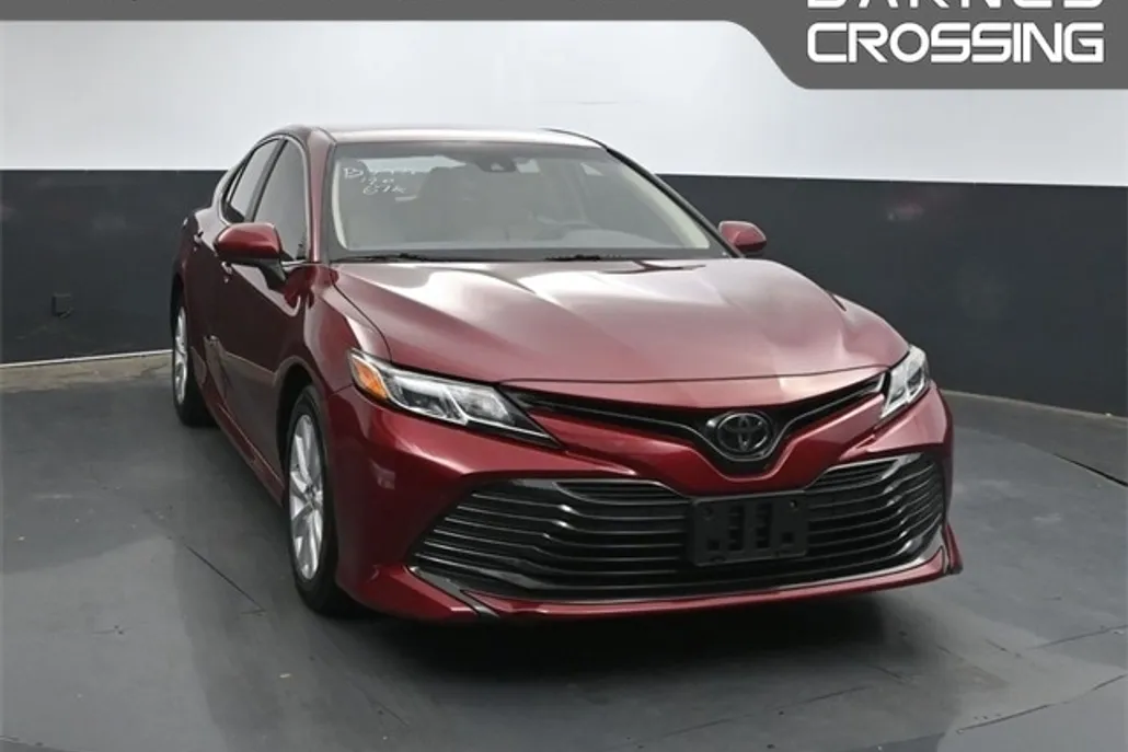 2020 Toyota Camry LE photo 1