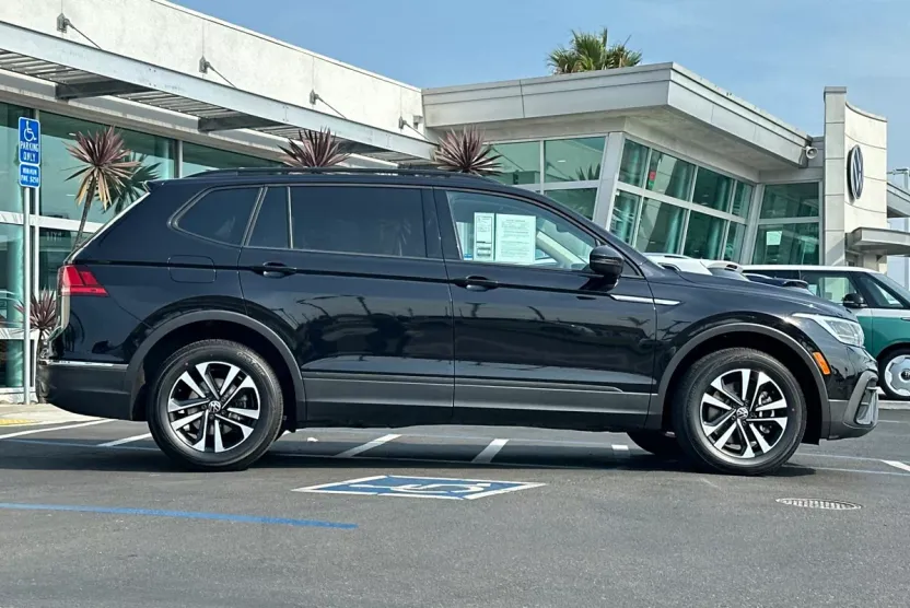 2023 Volkswagen Tiguan S photo 1