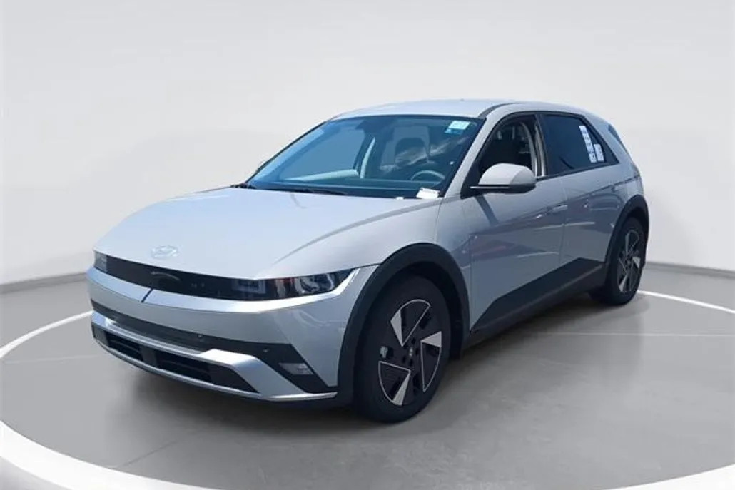 2025 Hyundai Ioniq 5 SE photo 1