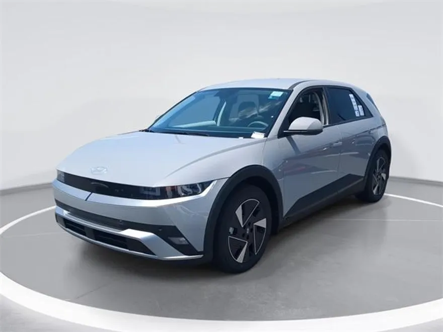 2025 Hyundai Ioniq 5 SE photo 1