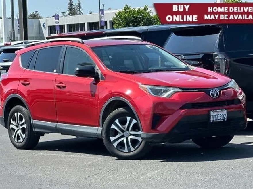 2016 Toyota RAV4 LE photo 1