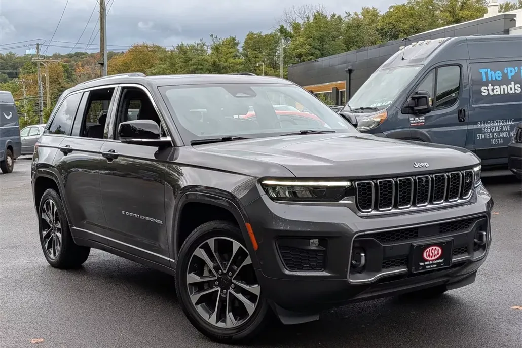 2022 Jeep Grand Cherokee Overland photo 1