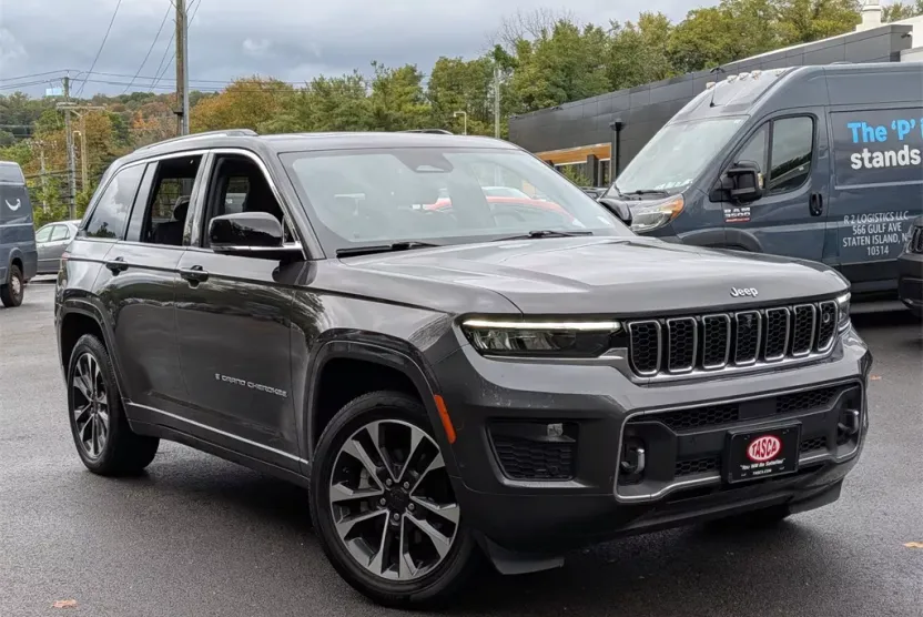 2022 Jeep Grand Cherokee Overland photo 1