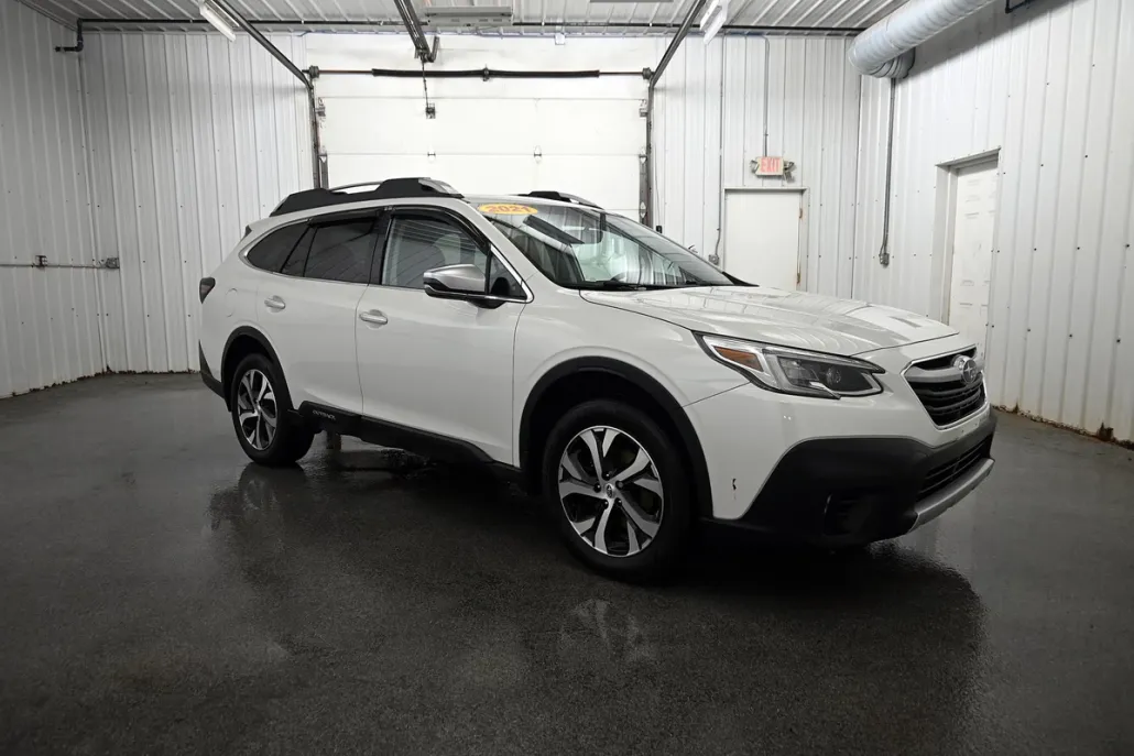 2021 Subaru Outback Touring XT photo 1