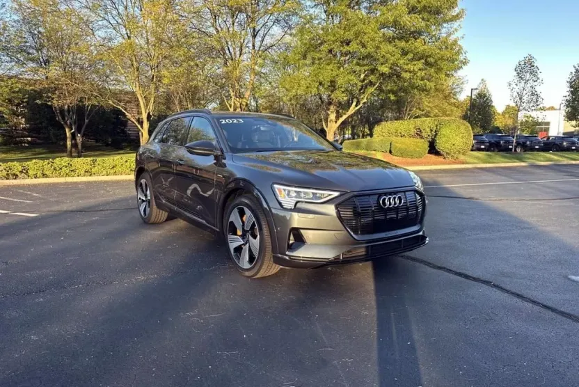 2023 Audi e-tron Premium Plus photo 1