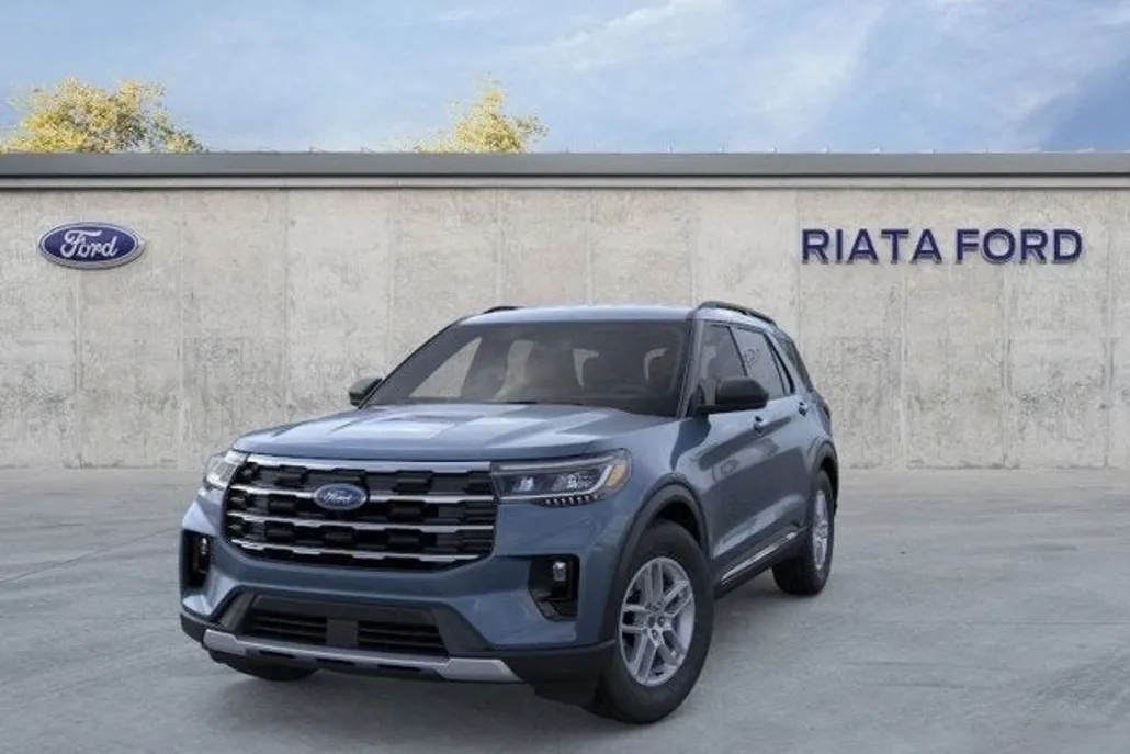 2025 Ford Explorer photo 1