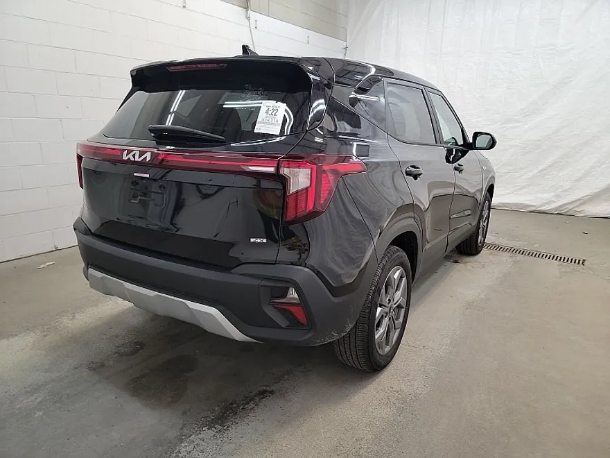 2024 Kia Seltos LX photo 1