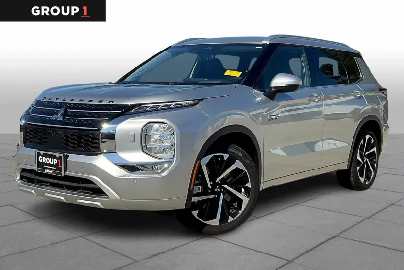 2023 Mitsubishi Outlander SEL photo 1