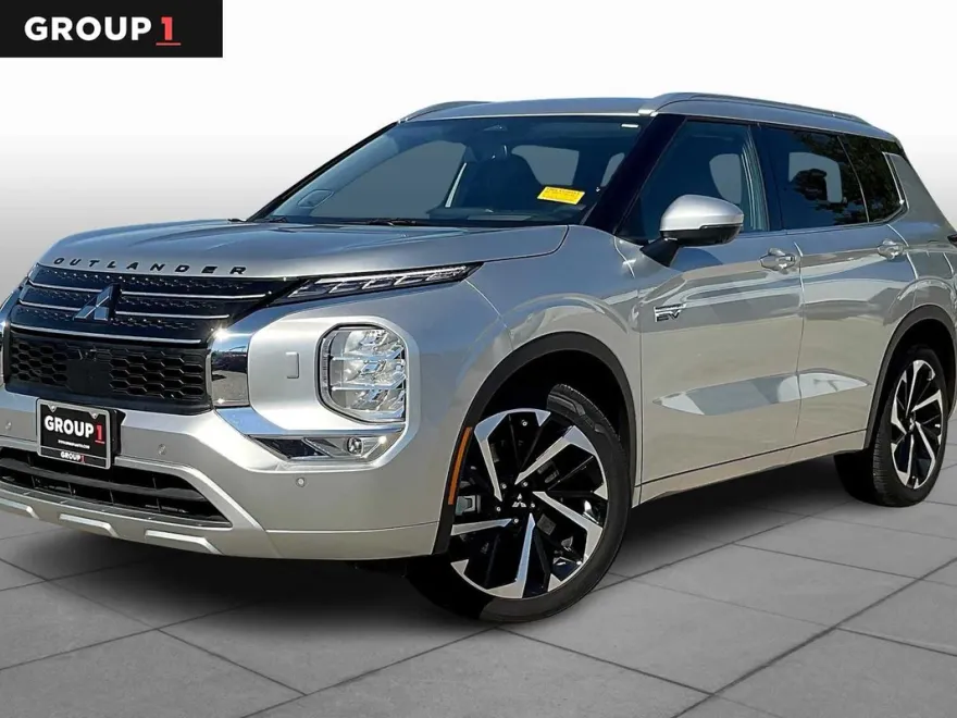 2023 Mitsubishi Outlander SEL photo 1