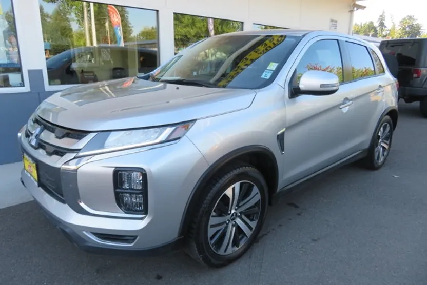 2024 Mitsubishi Outlander Sport SE photo 1