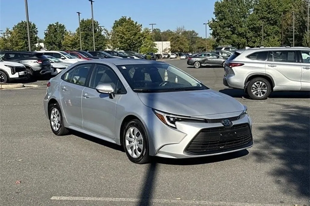2025 Toyota Corolla Hybrid LE photo 1
