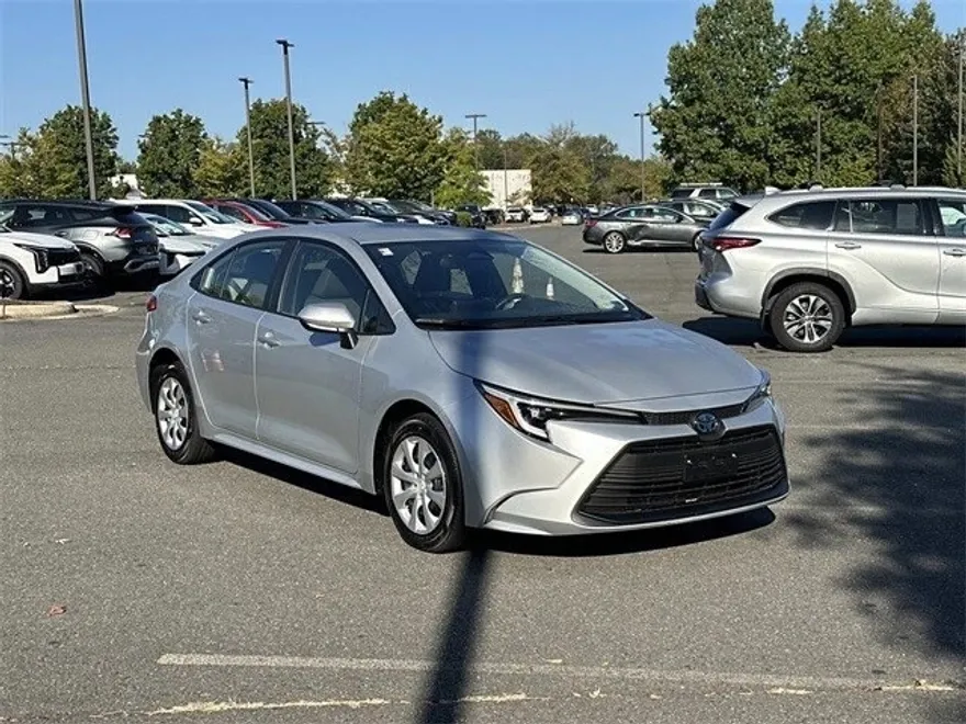 2025 Toyota Corolla Hybrid LE photo 1