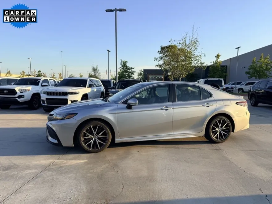 2023 Toyota Camry SE photo 1