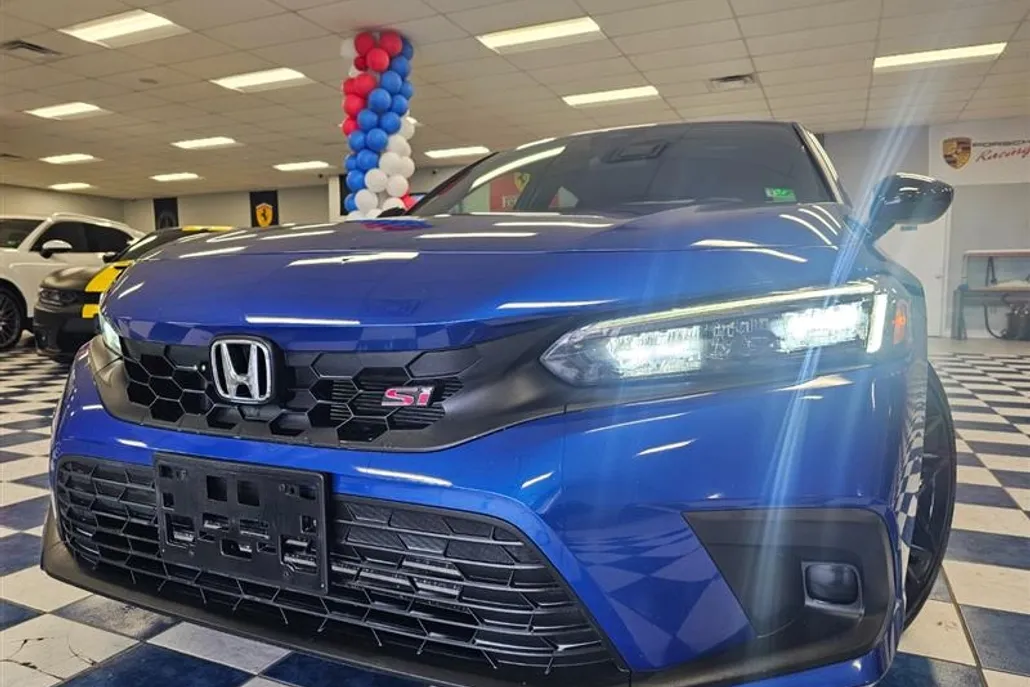 2022 Honda Civic Si photo 1