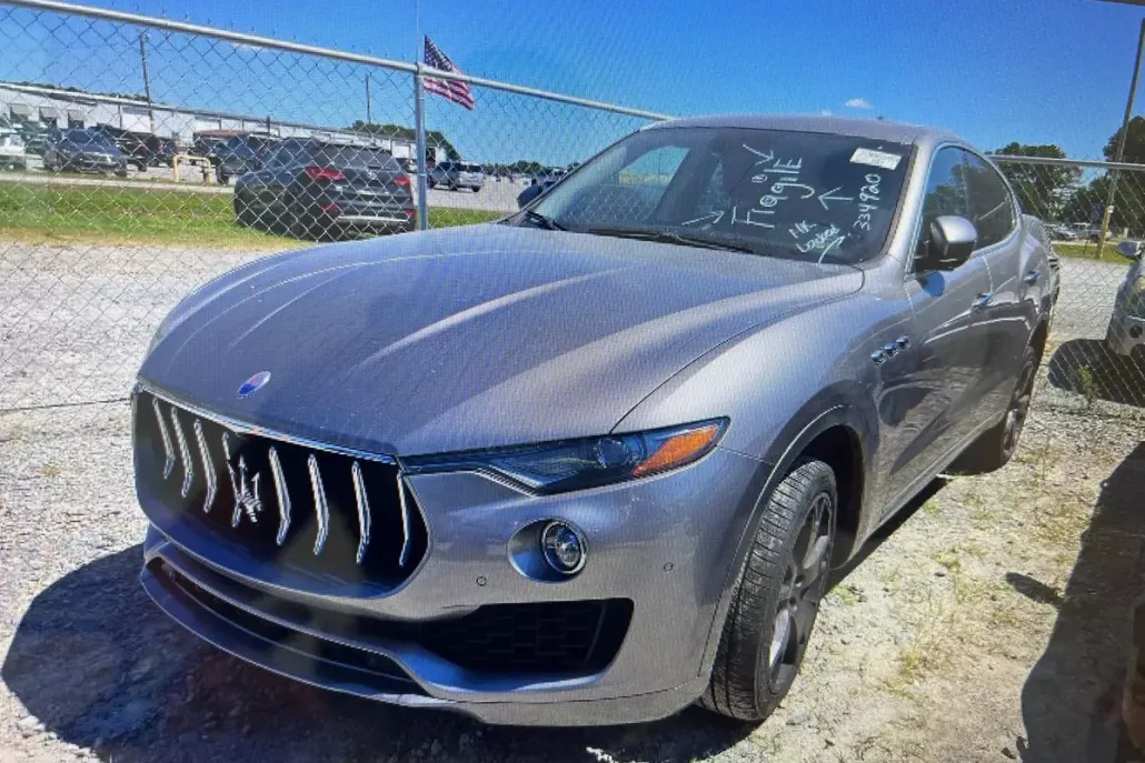 2019 Maserati Levante Base photo 1