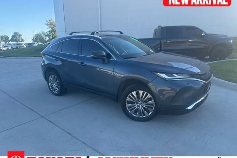 2023 Toyota Venza XLE photo 1