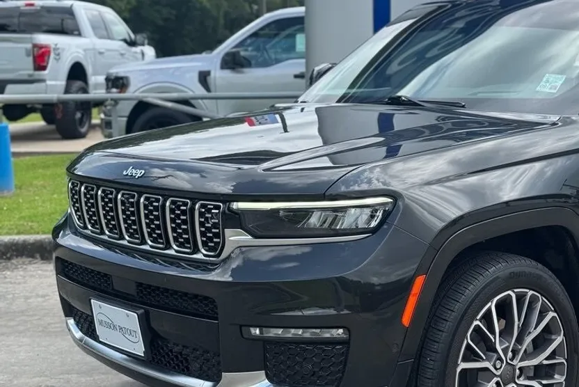 2023 Jeep Grand Cherokee L Summit photo 1