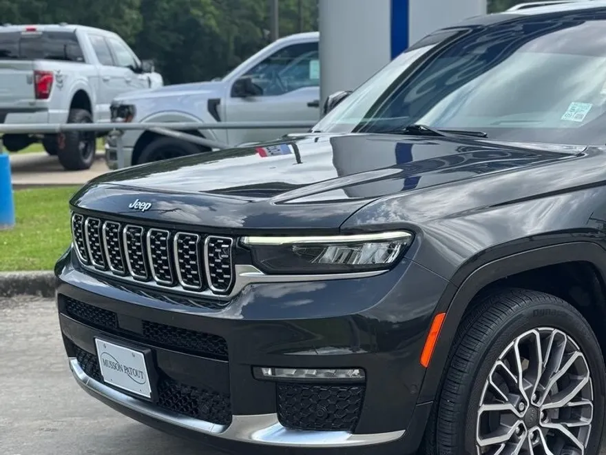 2023 Jeep Grand Cherokee L Summit photo 1