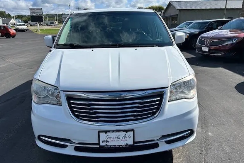 2015 Chrysler Town & Country Touring photo 1