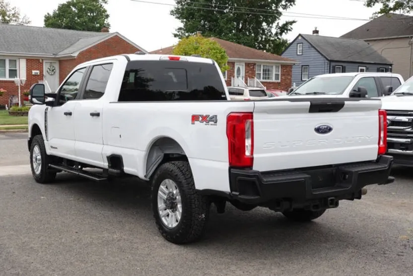 2023 Ford F-350 XL photo 1