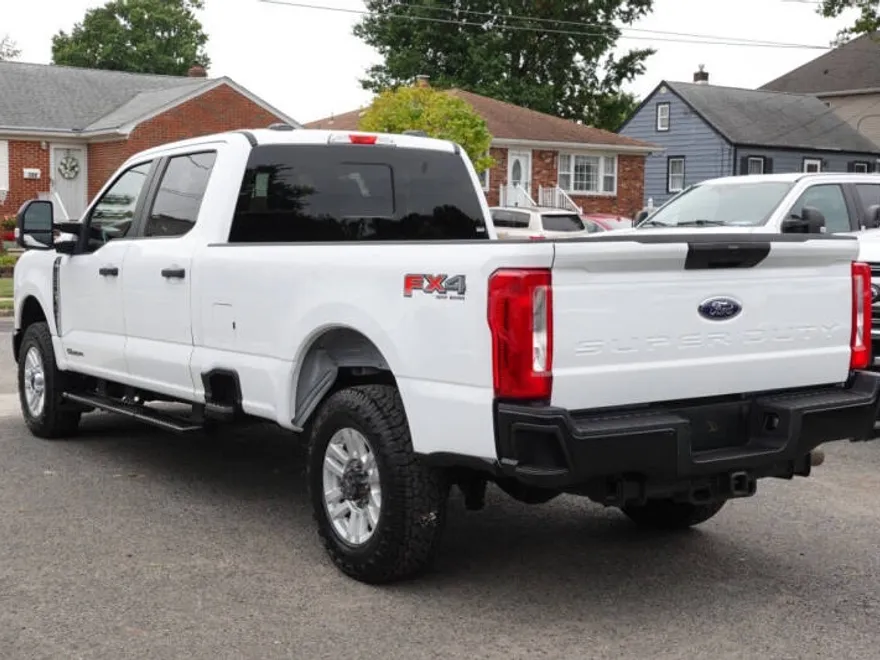 2023 Ford F-350 XL photo 1