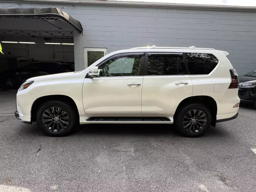 2023 Lexus GX 460 photo 1