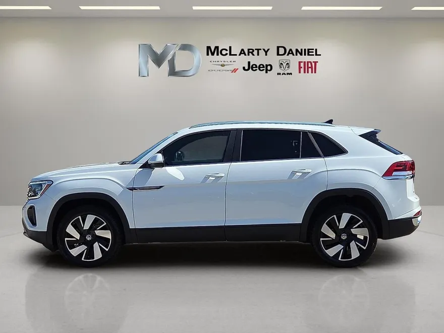 2024 Volkswagen Atlas Cross Sport SE Technology photo 1