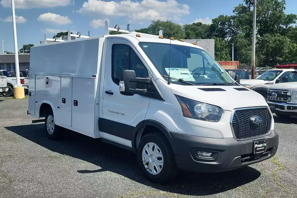 2025 Ford Transit Cutaway photo 1