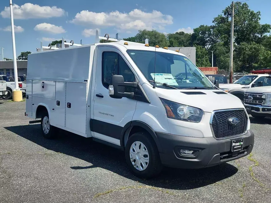 2025 Ford Transit Cutaway photo 1