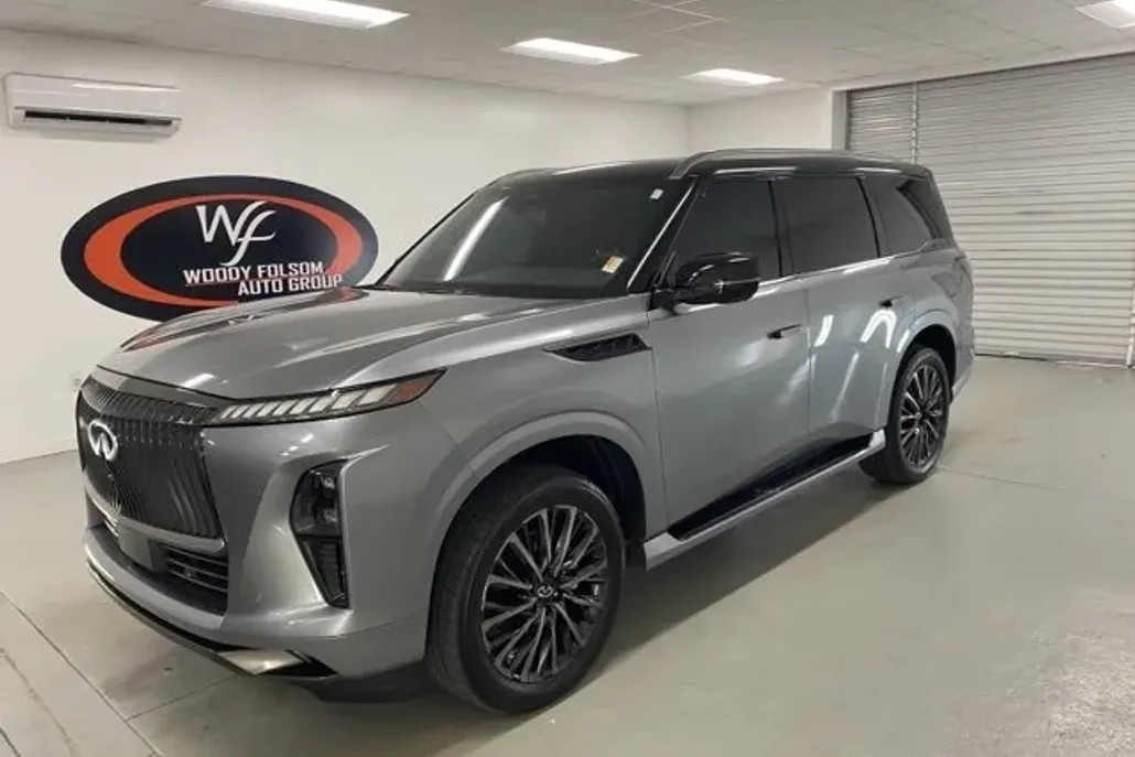 2025 Toyota RAV4 LE photo 1
