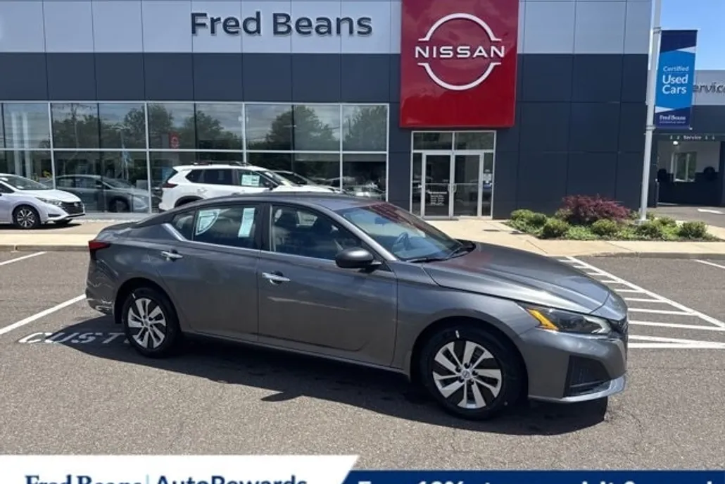 2025 Nissan Altima S photo 1
