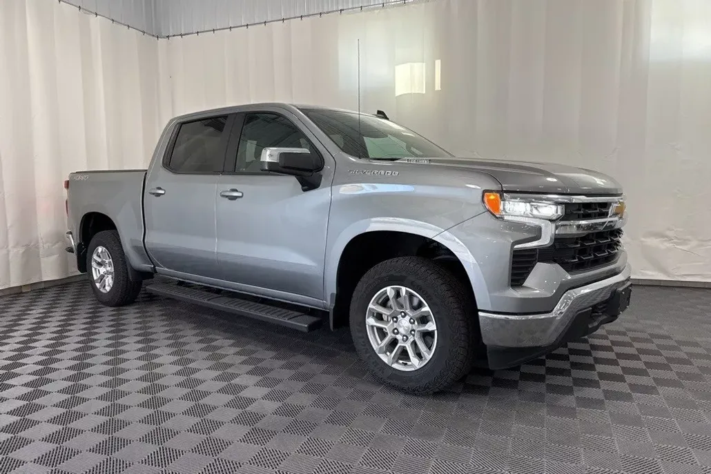 2024 Chevrolet Silverado 1500 LT photo 1