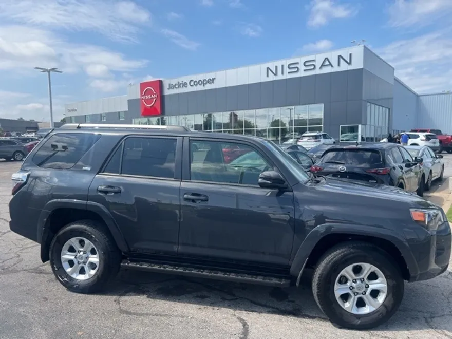 2024 Toyota 4Runner SR5 Premium photo 1