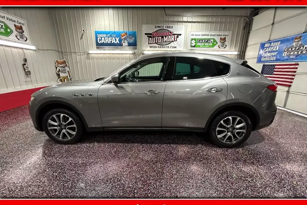 2017 Maserati Levante Base photo 1